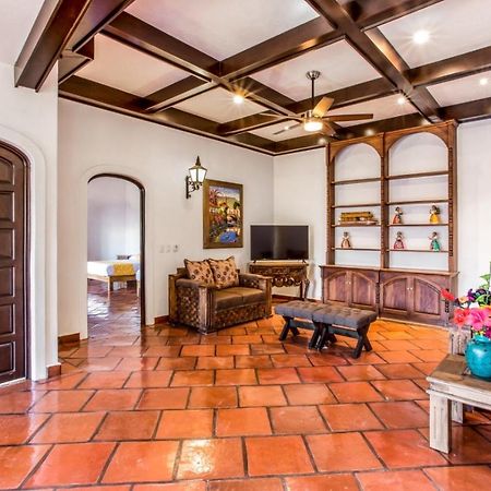 Caroline Bella Bed & Breakfast Ajijic Bagian luar foto