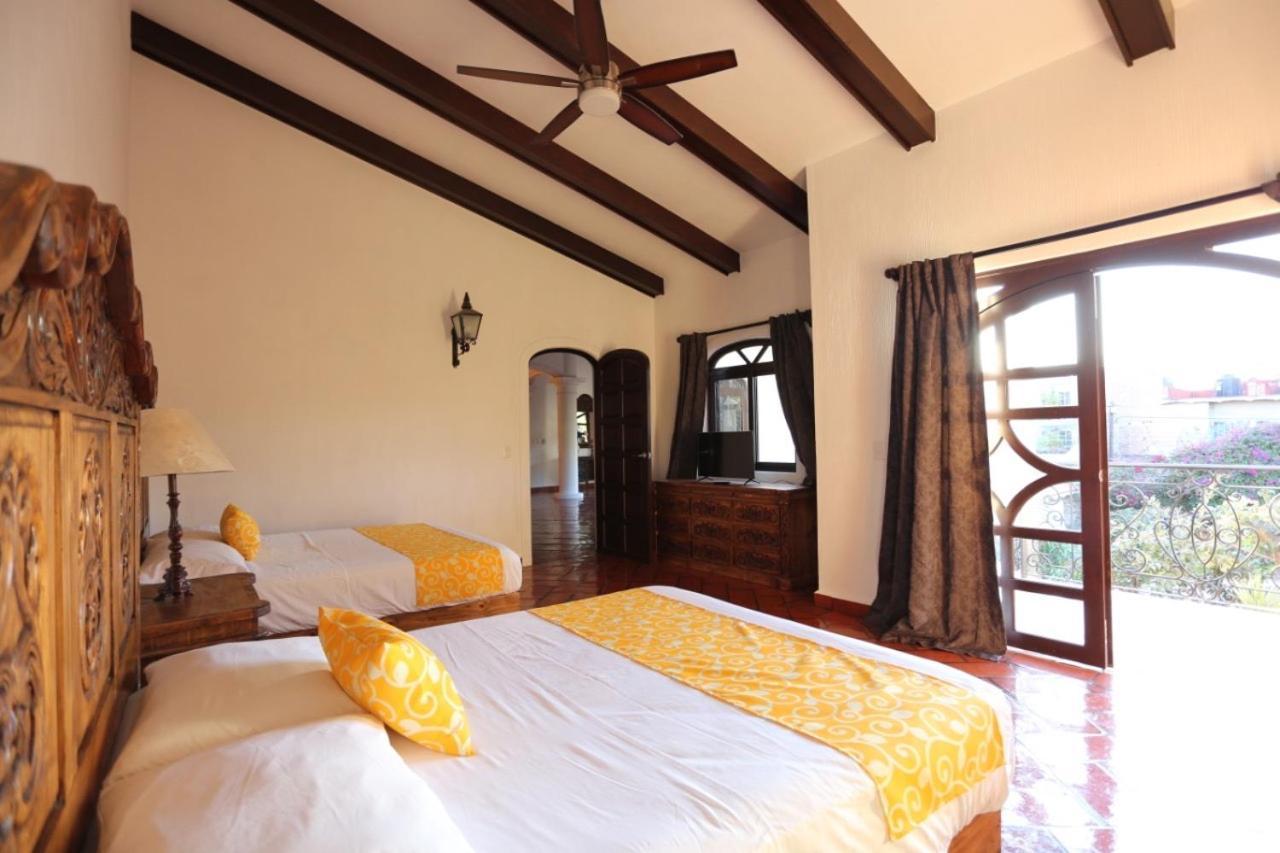 Caroline Bella Bed & Breakfast Ajijic Bagian luar foto