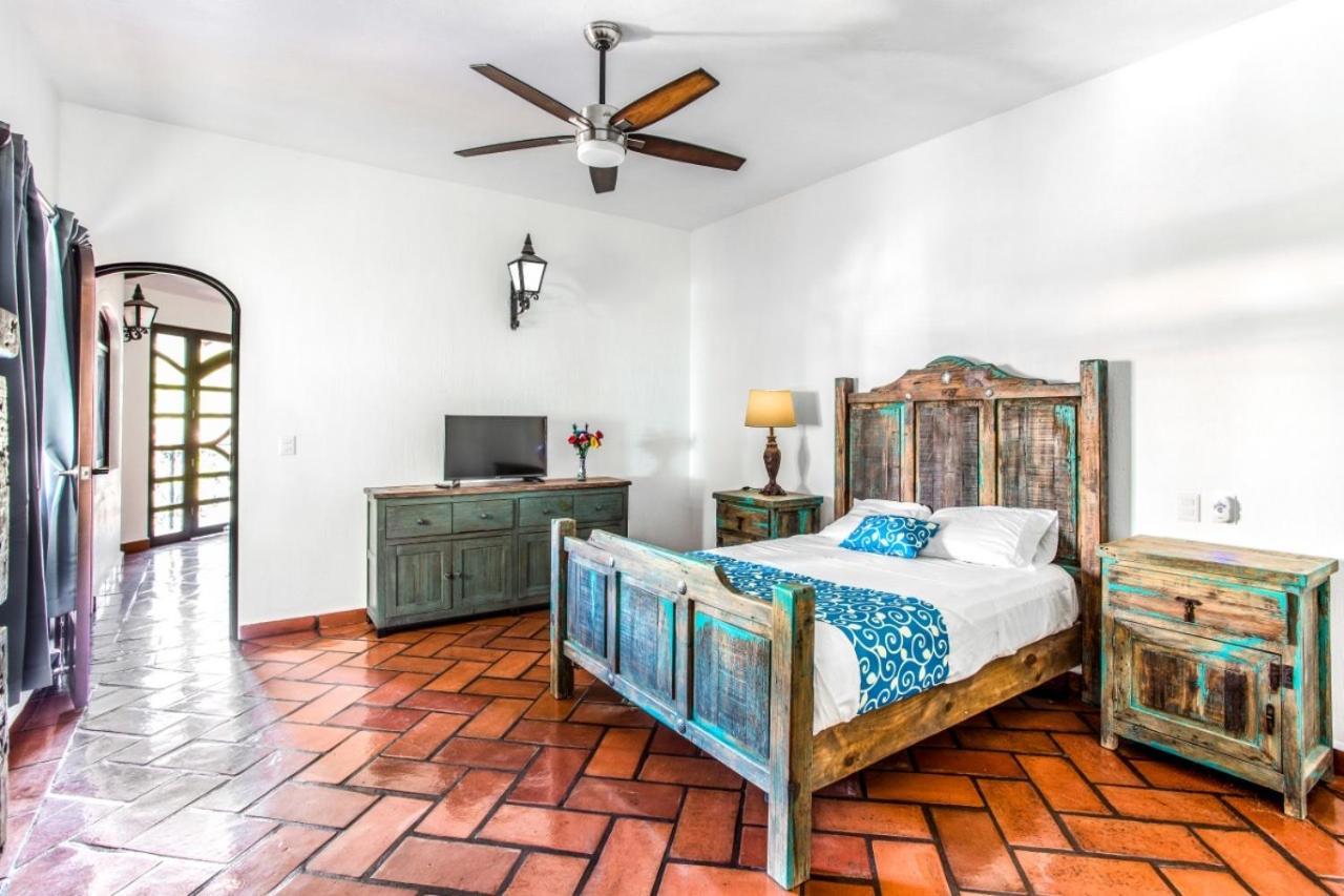 Caroline Bella Bed & Breakfast Ajijic Bagian luar foto