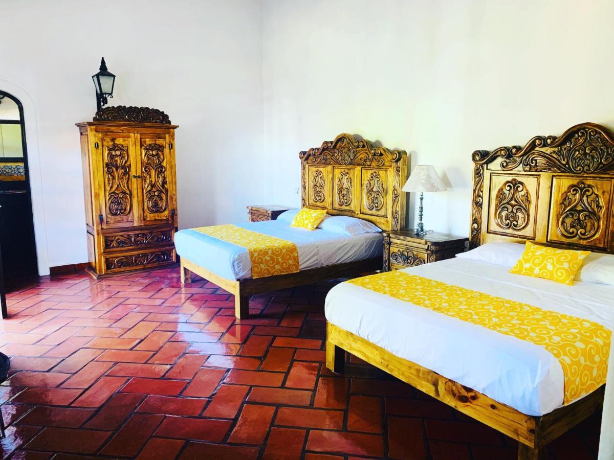 Caroline Bella Bed & Breakfast Ajijic Bagian luar foto
