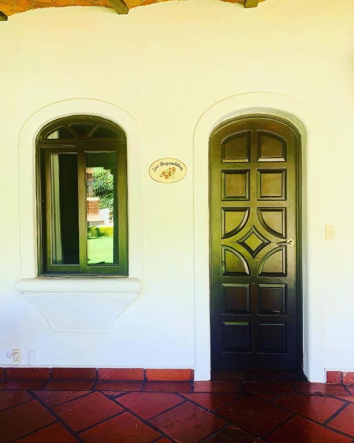 Caroline Bella Bed & Breakfast Ajijic Bagian luar foto