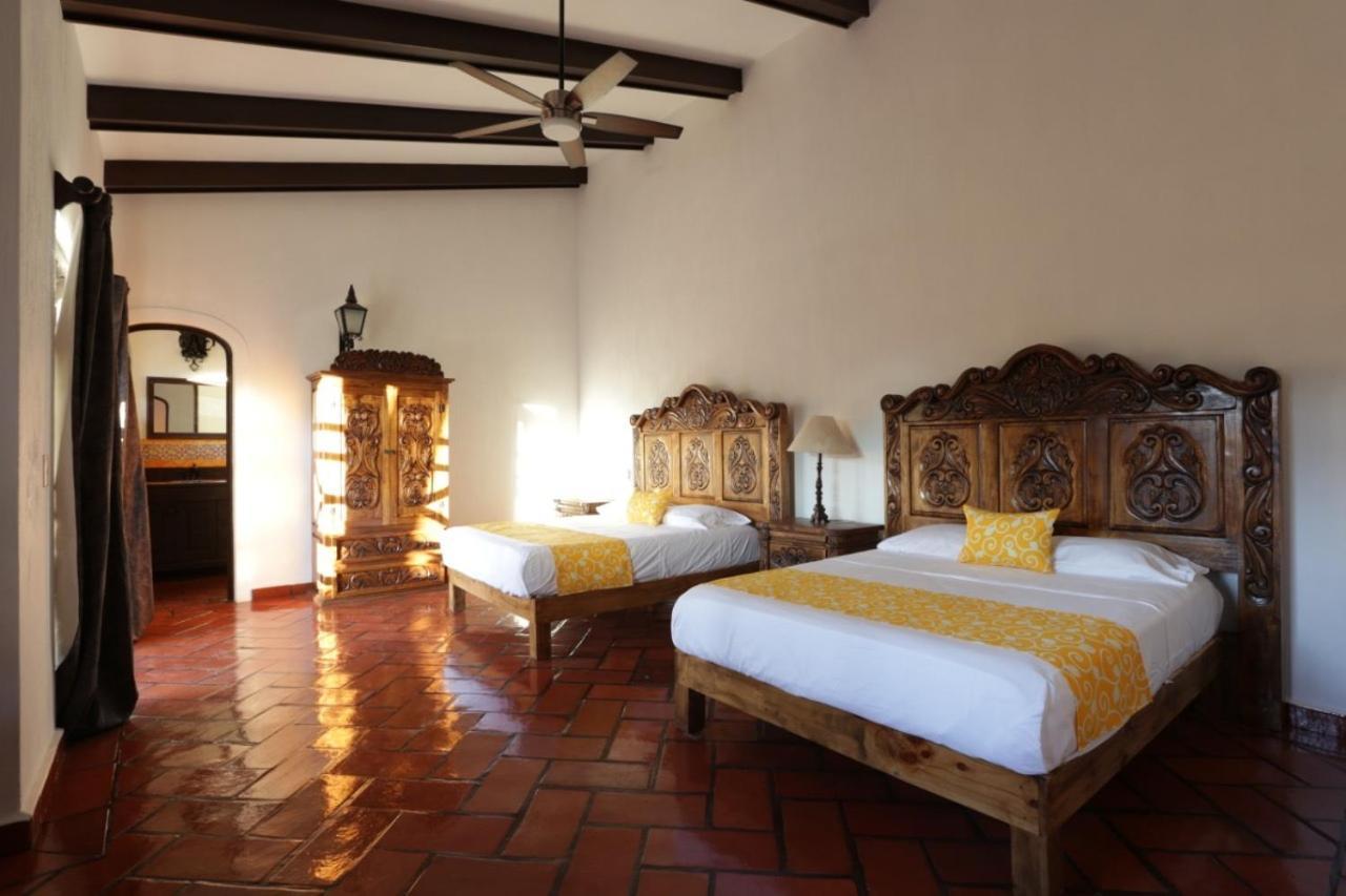Caroline Bella Bed & Breakfast Ajijic Bagian luar foto